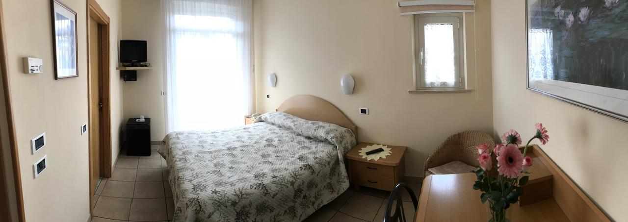 Hotel La Pergola Альба-Адриатика Экстерьер фото